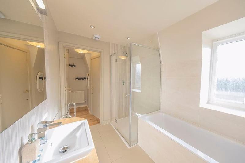 Appartamento Airy One-bed In Limehouse With Views Of The